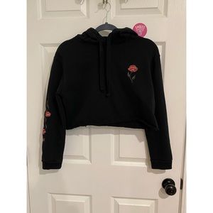 Crop top hoodie sweater with flower embroidery